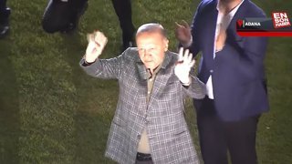 Cumhurbaşkanı Erdoğan, Gençlik Şöleni'nde tribünleri selamladı