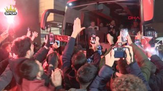 Gaziantep'e giden Milli Takım, davul ve zurnayla karşılandı