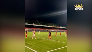 Kadın futbolunda ilginç gol: Kaleci vuruşu yaparken gol yedi