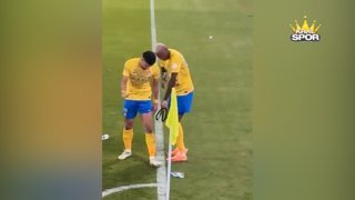 Arap taraftarlar Anderson Talisca'ya yabancı madde yağdırdı