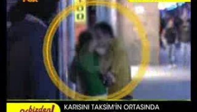 Taksim 'in ortasında karısını tekme tokat döven adam