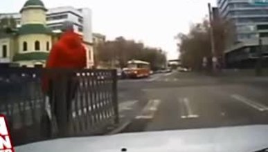Rusya'daki akıl almaz kaza kamerada