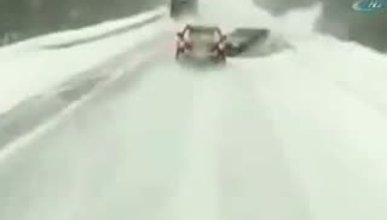 Rusya'daki feci trafik kazasının görüntüsü kamerada