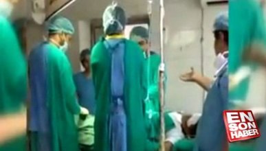 Hindistan'da doktorların ameliyat masasında kavgası