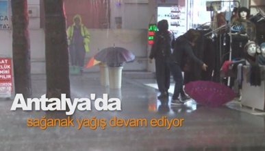 Antalya'da sağanak yağış devam ediyor