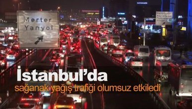 İstanbul’da sağanak yağış trafiği olumsuz etkiledi 