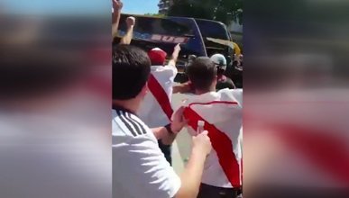 River Plate taraftarları Boca Juniors takım otobüsüne saldırdı