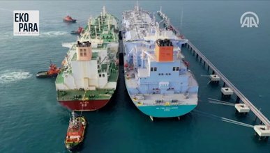İki dev gemi arasında LNG transferi