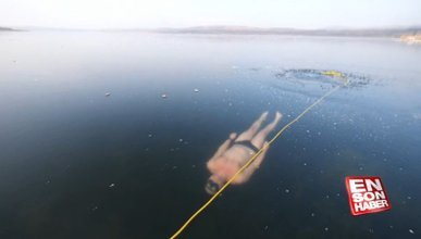 Donmuş göle serbest dalış kamerada