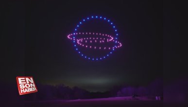 100 drone ile gökyüzünde ışık gösterisi
