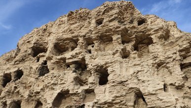 Sivas’ın Gürün ilçesinde bulunan 4 bin yıllık apartman şeklindeki mağaralar