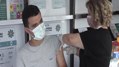 Aydın'da mobil aşı tırıyla randevusuz aşı uygulamasına yoğun ilgi