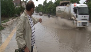 Edirne'de yağmur sonrası yollar göle döndü