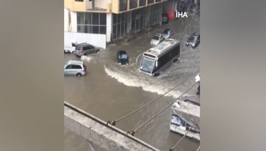Batum’da şiddetli yağış sele neden oldu