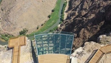 Sivas'ta adrenalin tutkunları için cam seyir terası ziyarete açıldı