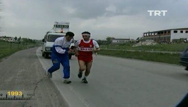Master atletlerle röportaj yapan TRT muhabirinin zor anları