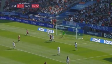 Yeni Zelandalı kadın futbolcu kendi kalesine 3 gol attı