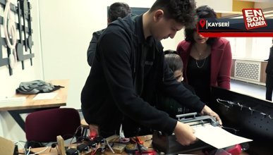 Kayseri'de lise öğrencileri, sesi braille alfabesine dönüştüren cihaz yaptı
