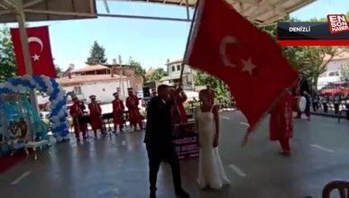 İsviçreli baba, çocuklarına mehterli sünnet düğünü yaptı