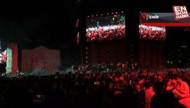 İzmir'deki Tarkan konserine 300 bin kişi katıldı