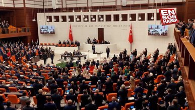 Cumhurbaşkanı Erdoğan Genel Kurula girince CHP ayağa kalkmadı