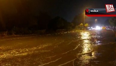 Bodrum'da sağanak sonrası cadde ve sokaklar suyla doldu