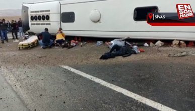 Sivas'ta göçmenleri taşıyan otobüs devrildi: Ölü ve yaralılar var