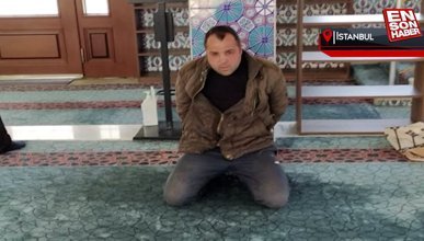 İstanbul'da camiye içki şişesiyle girip Kur'an-ı Kerim’e tekme attı
