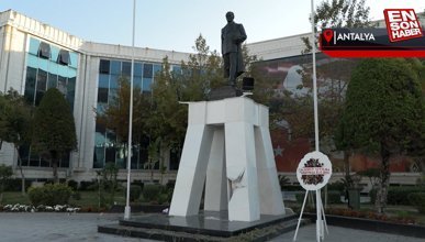 Antalya'da Atatürk heykeline saldırı