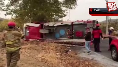 İzmir'de yangına giden itfaiye aracı devrildi