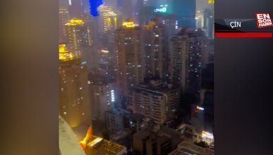 Evden çıkmaları yasaklanan Çinliler pencerelerden bağırıyor
