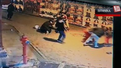 İstanbul'da  para istedikleri kişilere saldırıp bıçakladılar