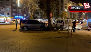 Kütahya'da polisten kaçan alkollü cipiyle ağaca çarptı