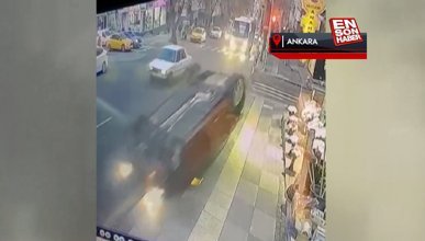 Ankara'da dikkatsiz sürücünün çarptığı otomobil takla attı