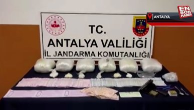 Antalya'da jandarmanın baskın yaptığı evde bir valiz dolusu uyuşturucu ele geçirildi