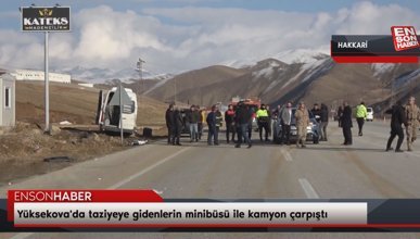 Yüksekova'da taziyeye gidenlerin minibüsü ile kamyon çarpıştı