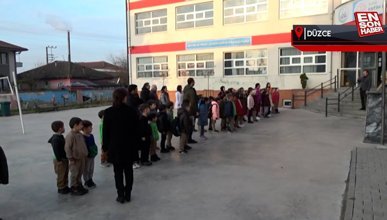 Düzce'de deprem bölgesinde okullar açıldı