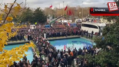 Ekrem İmamoğlu'nun çağrısıyla Saraçhane'de toplanan kalabalık