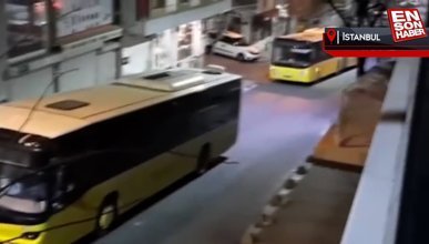Sultangazi'de 2 İETT otobüsü yolun ortasında kaldı