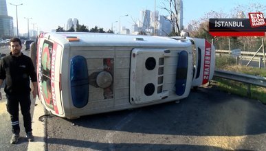 Ataşehir'de ambulans kaza yaptı
