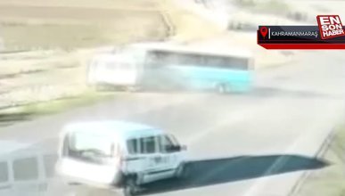 Kahramanmaraş'ta halk otobüsü ile minibüsün çarpıştığı kaza anı