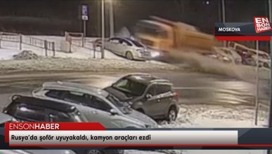 Rusya’da şoför uyuyakaldı, kamyon araçları ezdi