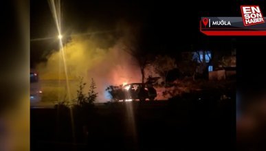 Muğla'da seyir halindeki otomobil alev alev yandı