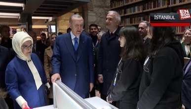 Cumhurbaşkanı Erdoğan, Rami Kütüphanesinde incelemelerde bulundu