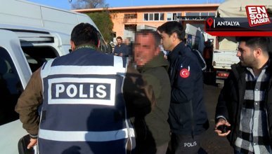 Antalya'da işten atılan temizlik görevlisi, tabancayla belediyeyi bastı