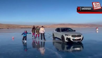 Çıldır Gölü'nde buz patencileri ile otomobilin performansı