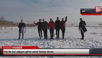 Van’da kar yağışını gören esnaf halaya durdu