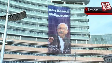 CHP, 'Ben Kemal, geliyorum' afişini genel merkeze astı
