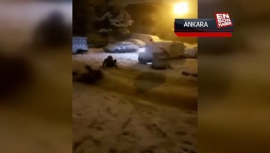 Ankara'da karda poşetle kayan 2 kadına otomobil çarptı