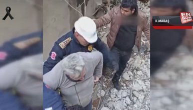 Kahramanmaraş'ta itfaiye eri enkazdan çıkardıkları yaşlı adama kendi botlarını verdi